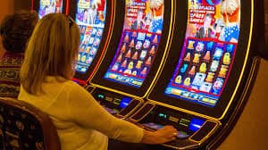 Antarmuka platform casiobet88 menampilkan kategori kasino, slot, dan pasar olahraga
